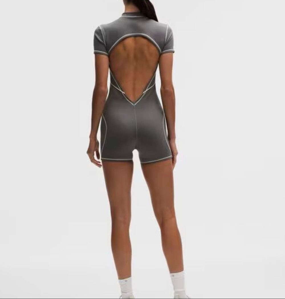 Lululemon Ultralu Contour-SeamOnesie!! 4" sz M